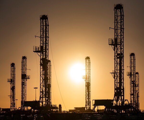 L'OPEP+ s'apprête à maintenir sa politique de production pétrolière inchangée dimanche, selon des sources