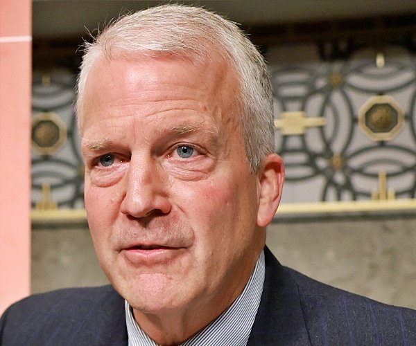 La plainte de la FEC vise la campagne « Leurre Dan » Sullivan