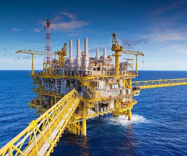 L’administrateur Trump intensifie sa lutte pour augmenter le flux de pétrole en Californie
