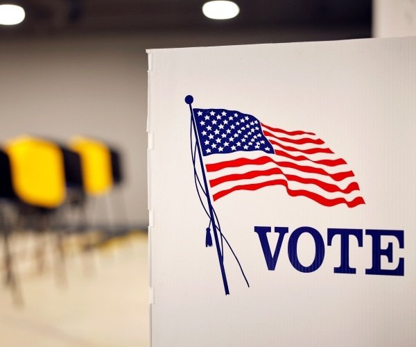 Le sondeur John Zogby à Newsmax : les élections « ne sont pas aujourd’hui »