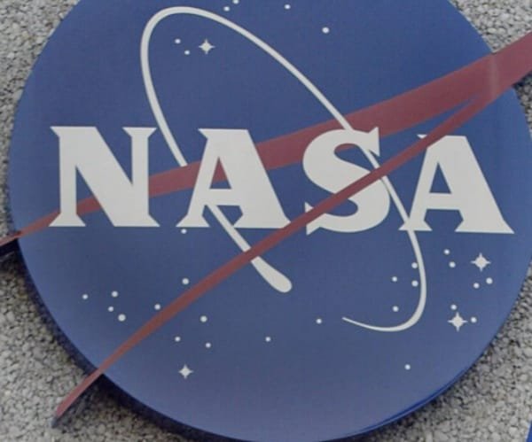 La NASA apporte des survols et des astronautes aux jeux de la NFL