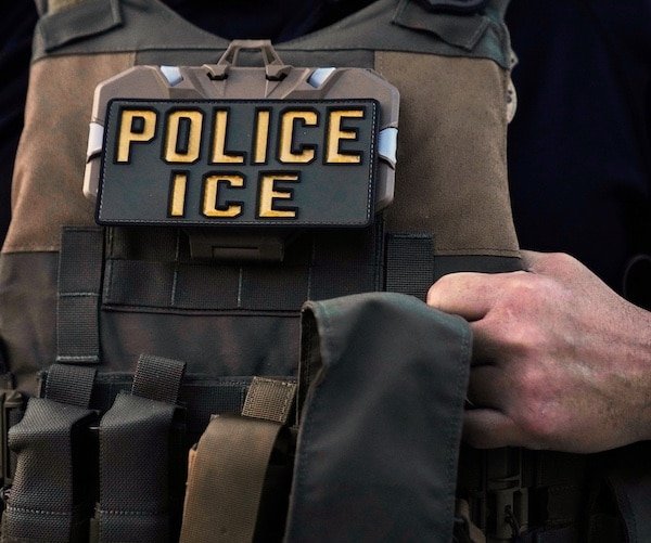 Les arrestations de l'ICE restent proches d'un niveau record avec 50 000 en août