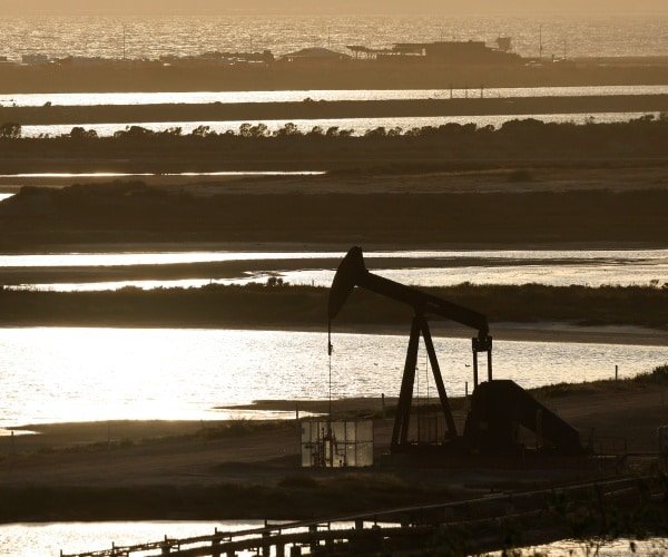 Les prix du pétrole atteignent de nouveaux sommets depuis 6 semaines en raison du regain de tensions au Moyen-Orient
