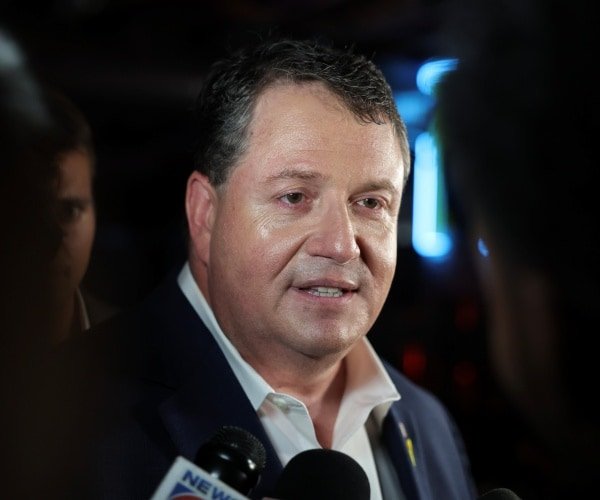 Amende du représentant à Newsmax : le passage du financement est une « grande victoire »