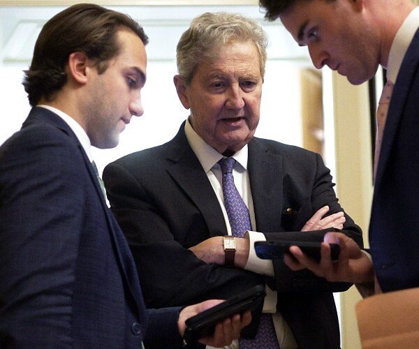 Le sénateur Kennedy : les États-Unis doivent « montrer » à Poutine qu’ils sont sérieux
