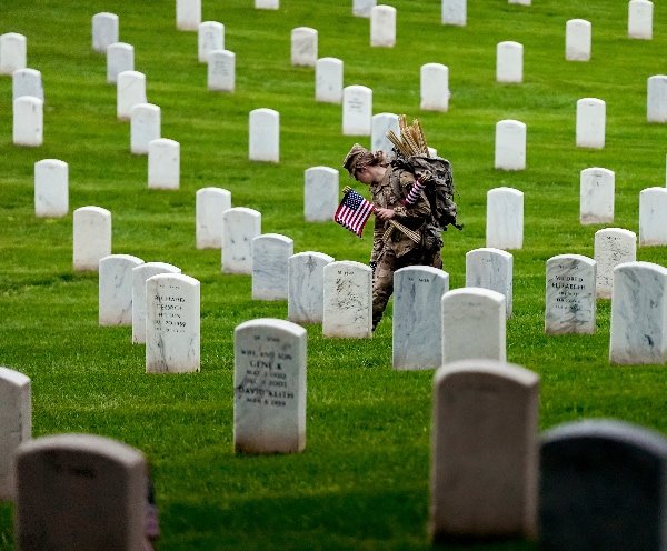 Le cimetière d'Arlington procède à des fouilles au mémorial confédéré alors que le retour de la statue est prévu