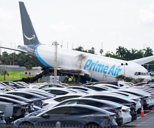 5 victimes du crash d'un avion à Miami étaient des nettoyeurs d'avion dans une camionnette