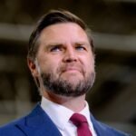 Vance courtise les républicains juifs à Vegas et ne s’éloignera pas de Carlson