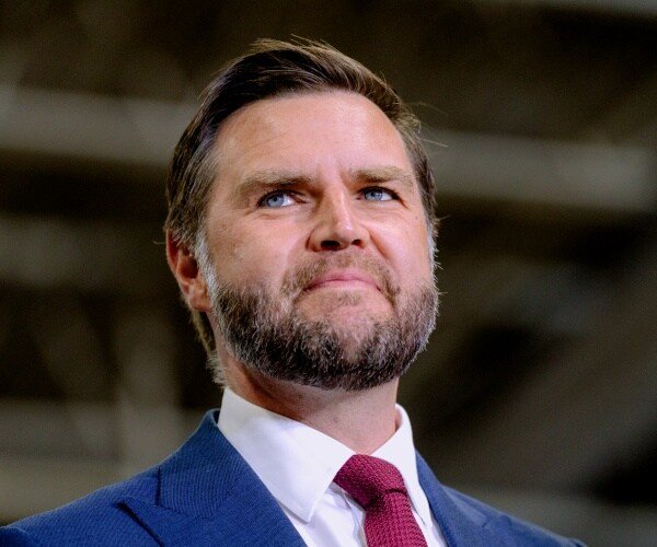 Vance courtise les républicains juifs à Vegas et ne s’éloignera pas de Carlson