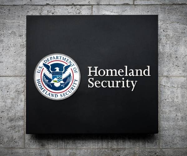 DHS : les Salvadoriens conserveront pour l’instant leur statut de protection temporaire