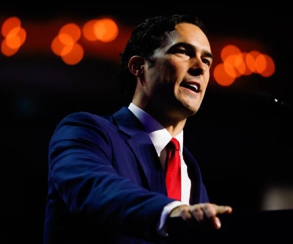 Le représentant Gill à Newsmax : L’inflation en baisse sous le contrôle du GOP