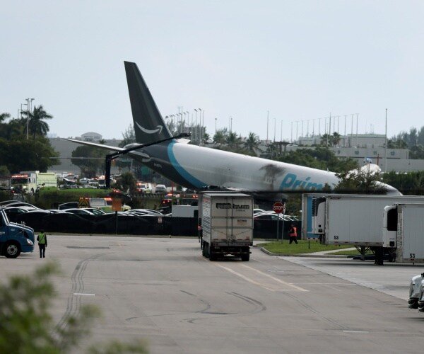 Amazon Cargo Jet dépasse la piste de Miami et tue au moins cinq personnes