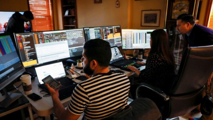 Les contrats à terme et les rendements stagnent avant le rapport sur l'emploi d'août