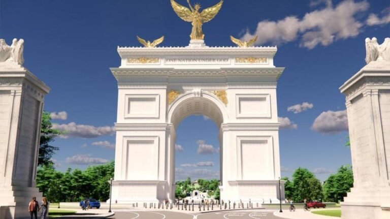 Les fouilles devraient commencer sur l'arc de triomphe de 250 pieds de l'administration Trump au milieu d'une bataille juridique