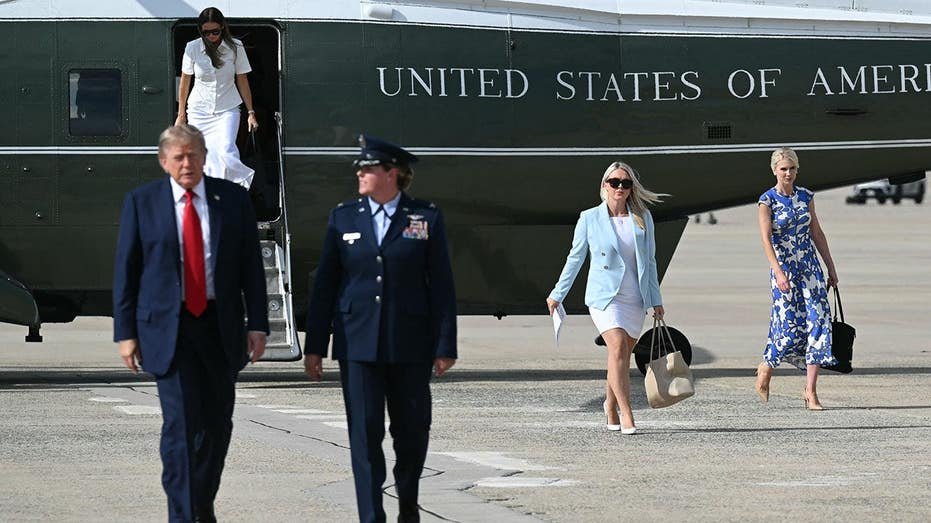 L'attaque d'extrême gauche se retourne de manière spectaculaire alors que la personnalité radicale en ligne gémit après avoir attaqué une assistante de Trump