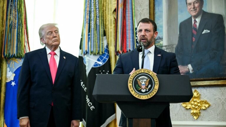 20 États poursuivent pour bloquer la règle d'administration Trump qui rendrait plus difficile pour les immigrants d'obtenir des visas, des cartes vertes