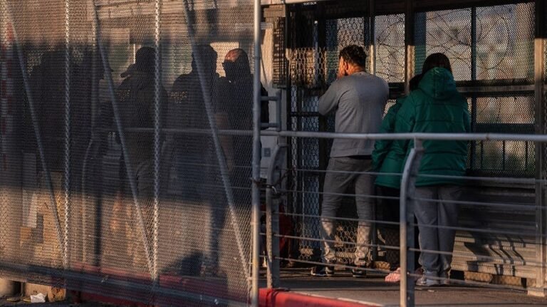 La cour d'appel fédérale compare la politique de détention des migrants de Trump à l'internement des Américains d'origine japonaise