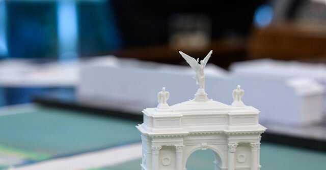 Les travaux sur le « Grand Arc de Triomphe » de Trump à Washington commenceront d’ici quelques semaines