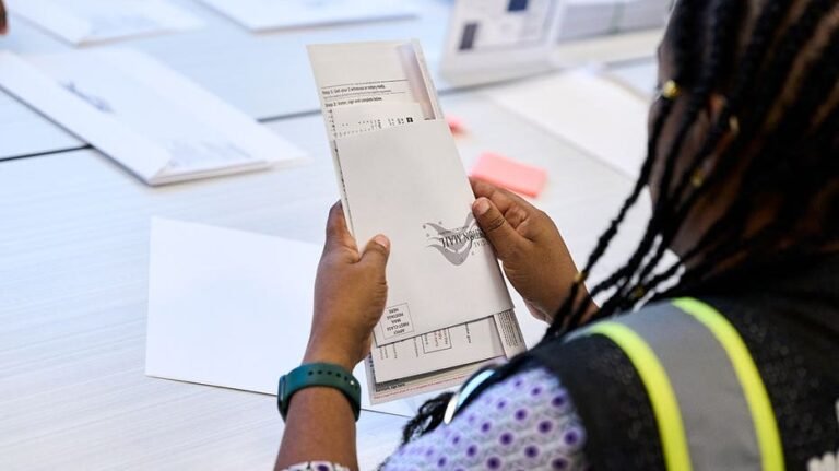 La lutte contre le vote par correspondance de l’administrateur Trump revient à la Cour suprême