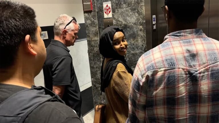 Ilhan Omar double le « vrai nom » lorsqu'elle est confrontée au Mall of Somalia