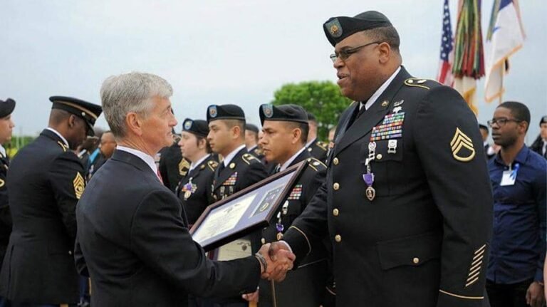 Un vétéran abattu 7 fois dans le massacre de Fort Hood a un avertissement pour les Américains qui prévoient de regarder l'exécution