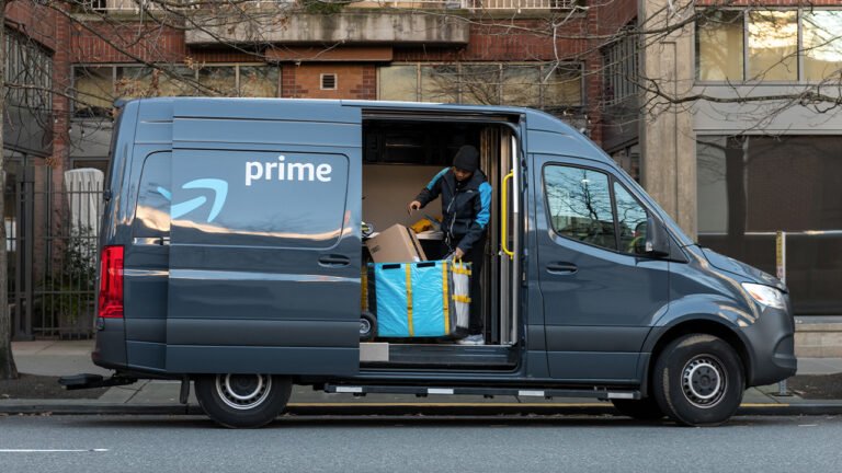 Si vous aviez acheté pour 10 000 $ d' actions Amazon il y a 10 ans, voici combien vous auriez aujourd'hui