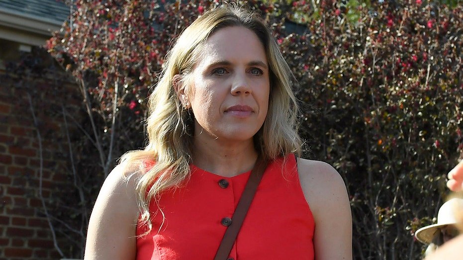 Dem se démène pour changer de ton sur les athlètes trans alors que Trump cible le record du passé : « Annie Trannie »