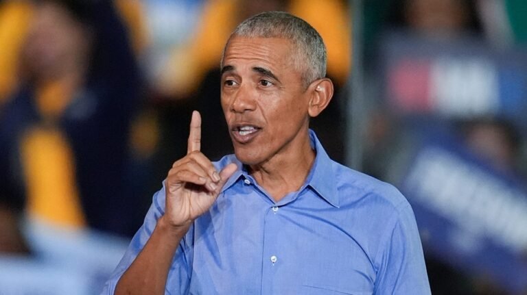Obama soutient Ilhan Omar dans le cadre de l'enquête et accuse l'administrateur de Trump de ciblage « épouvantable » dans une longue déclaration