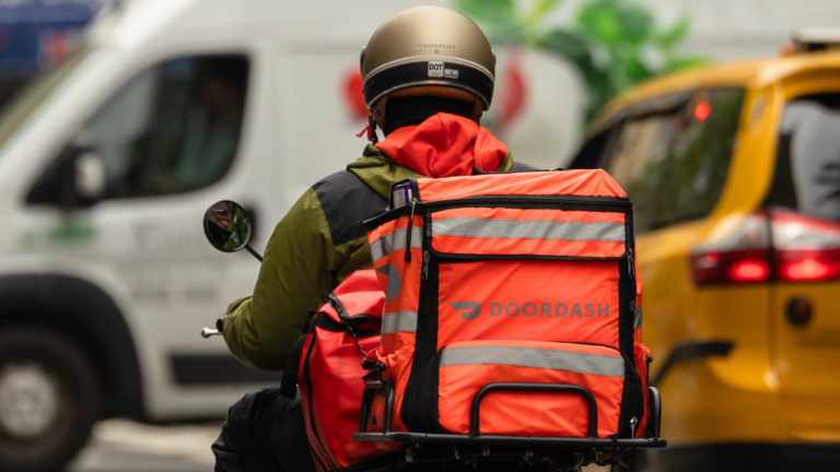 DoorDash conclut une offre de 17 milliards de $ pour son rival Instacart en pariant sur la livraison de courses