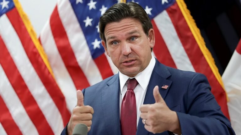 La répression de la fraude chez DeSantis fait plonger près d'un milliard de $ de dépenses après que les fournisseurs ont facturé des heures impossibles