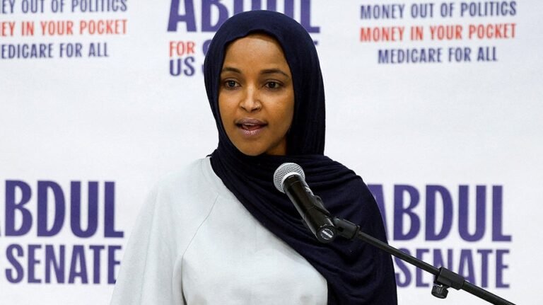 Ilhan Omar frappée par une menace d'expulsion alors que le législateur républicain jure de la renvoyer du Congrès après une enquête du ministère de la Justice