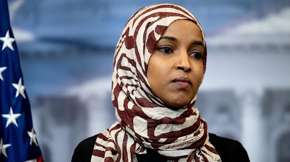 La semaine mouvementée d'Ilhan Omar expliquée : les enquêtes en duel qui ont plongé le progressiste d'origine somalienne dans le chaos