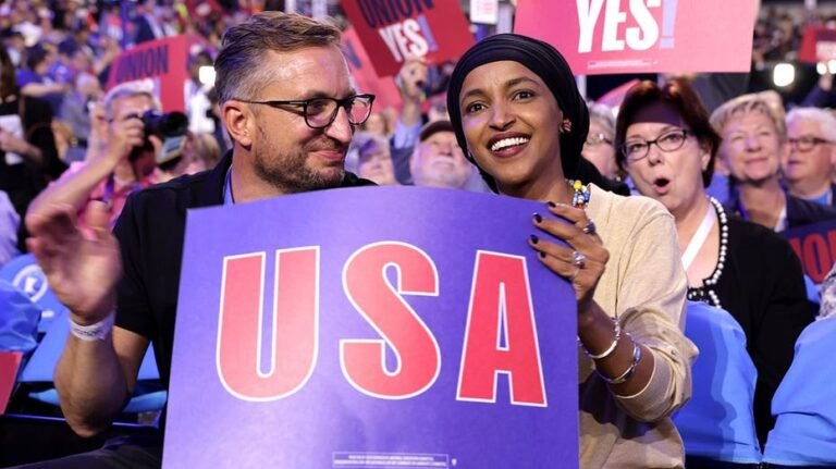 Le mari d'Ilhan Omar craque sur les rumeurs selon lesquelles elle aurait fui les États-Unis après un raid fédéral frauduleux en matière d'immigration