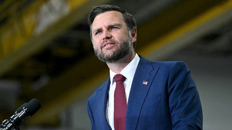 Principaux points à retenir de la mairie de JD Vance : le gaz coûteux, la corruption à Washington, les points chauds de l'immigration et la guerre