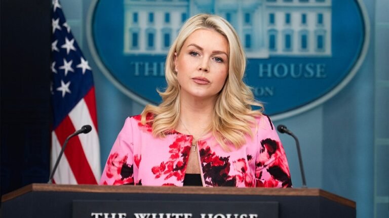 Karoline Leavitt, ancienne attachée de presse de la Maison Blanche, parle de Trump et de la maternité
