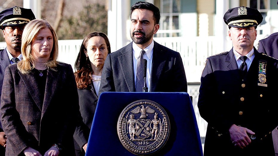 Mamdani dévoile un examen approfondi de l'utilisation de la force par la police de New York, mais ne tient pas ses promesses de campagne clés
