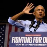 Obama compare les rénovations de la Maison Blanche de Trump à « Saddam Hussein ouvrant une usine de gâteaux au fromage » lors d'un rassemblement dans l'Ohio