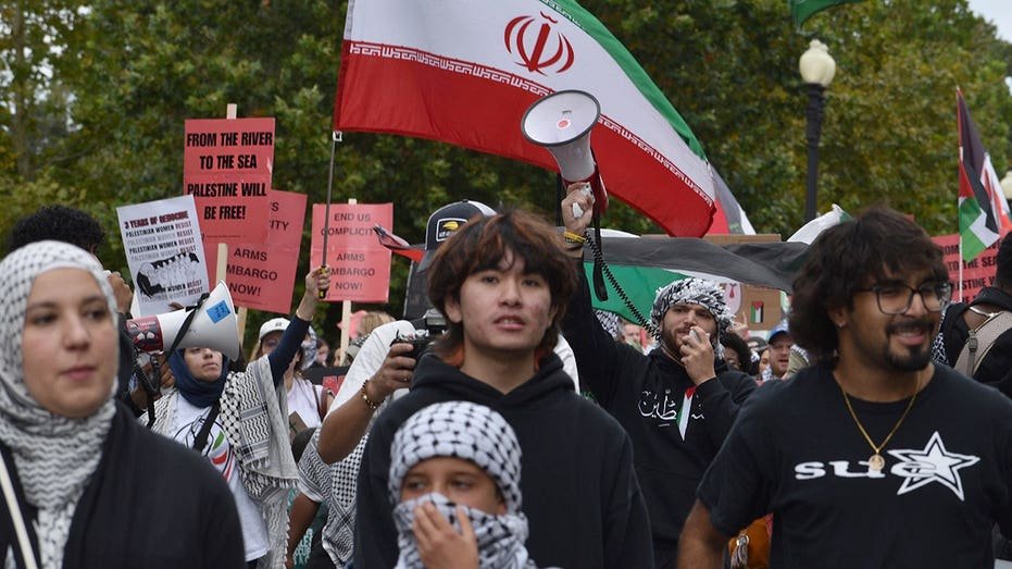 Une partie silencieuse à haute voix : les foules anti-israéliennes veulent un État appelé « Palestine », effaçant Israël
