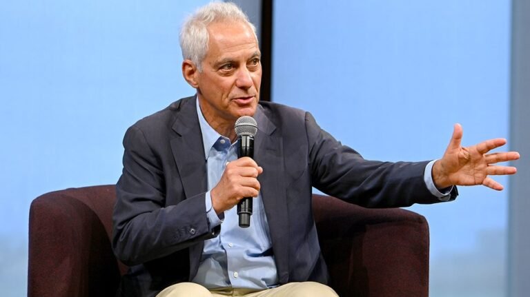Rahm Emanuel exhorte les Démocrates à ne pas destituer Trump s'ils remportent la Chambre