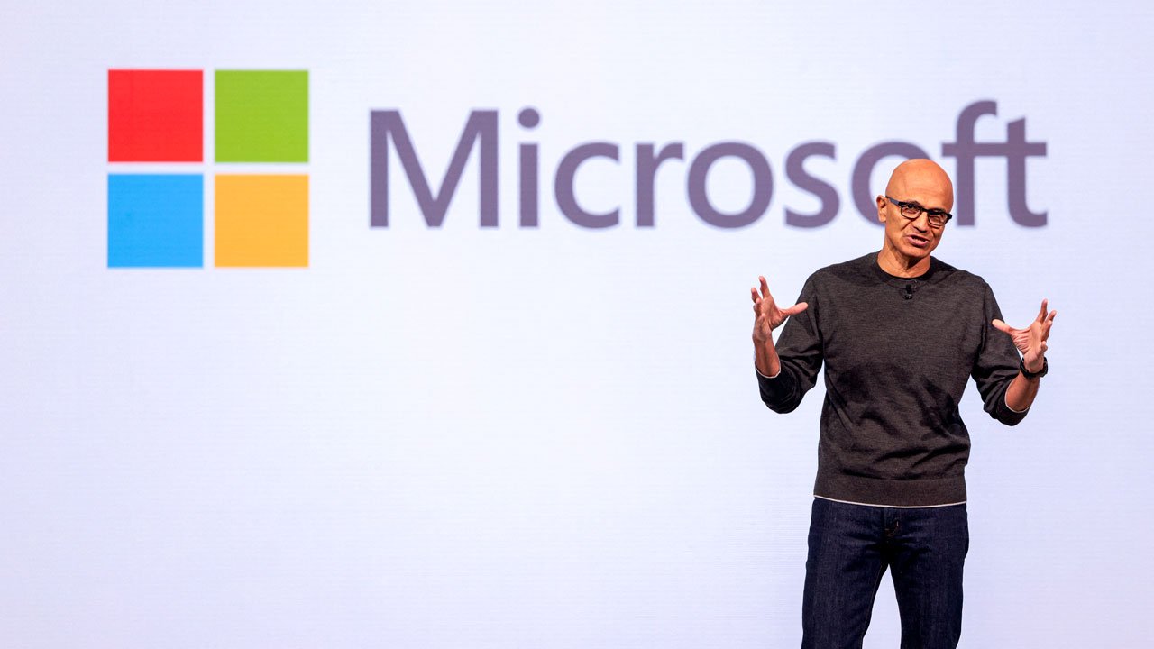 Microsoft propose des rachats volontaires à 60 000 employés alors que le géant de la technologie remodèle ses effectifs