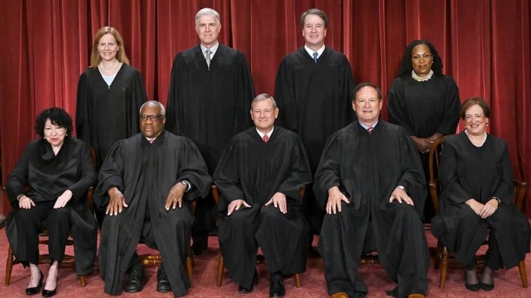 La justice nommée par Trump rejoint Sotomayor dans une alliance improbable pour déchirer le traitement par le ministère de la Justice de l'affaire des immigrants illégaux