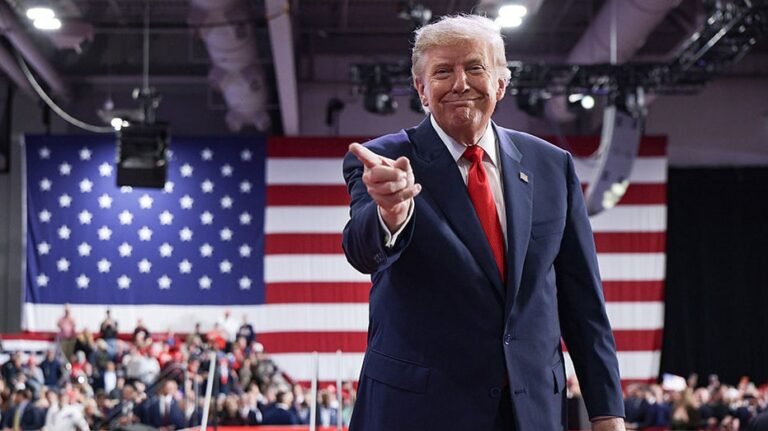 Trump rassemble la foule de New York pour la candidature du républicain Bruce Blakeman pour remplacer la gouverneure Kathy Hochul