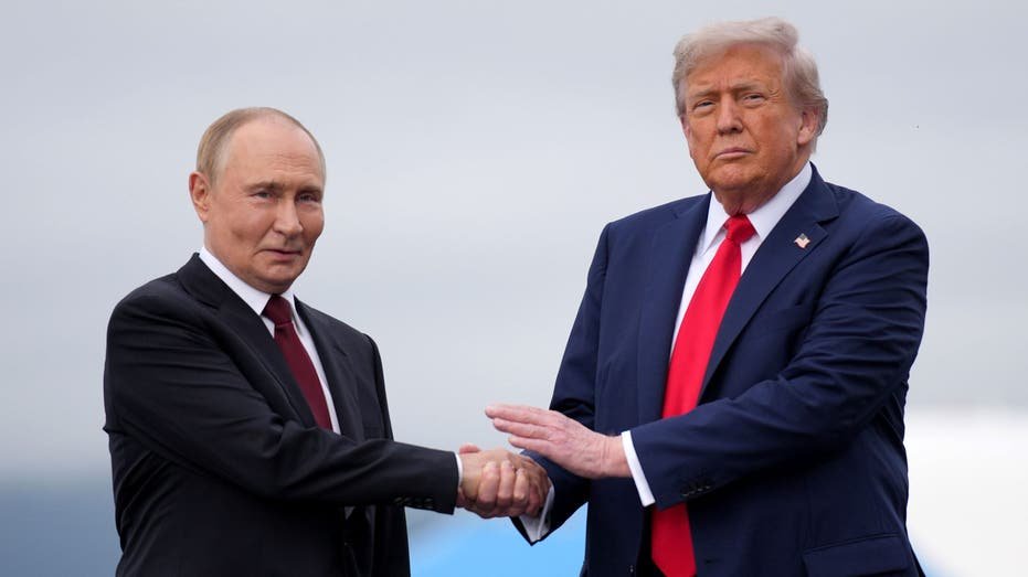 Trump tente une approche différente avec la Russie pour soulager les Américains dans le contexte de la guerre en cours avec l'Ukraine