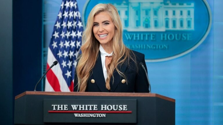 Le nouveau secrétaire de presse de Trump n'est plus au travail quelques jours seulement après ses débuts difficiles